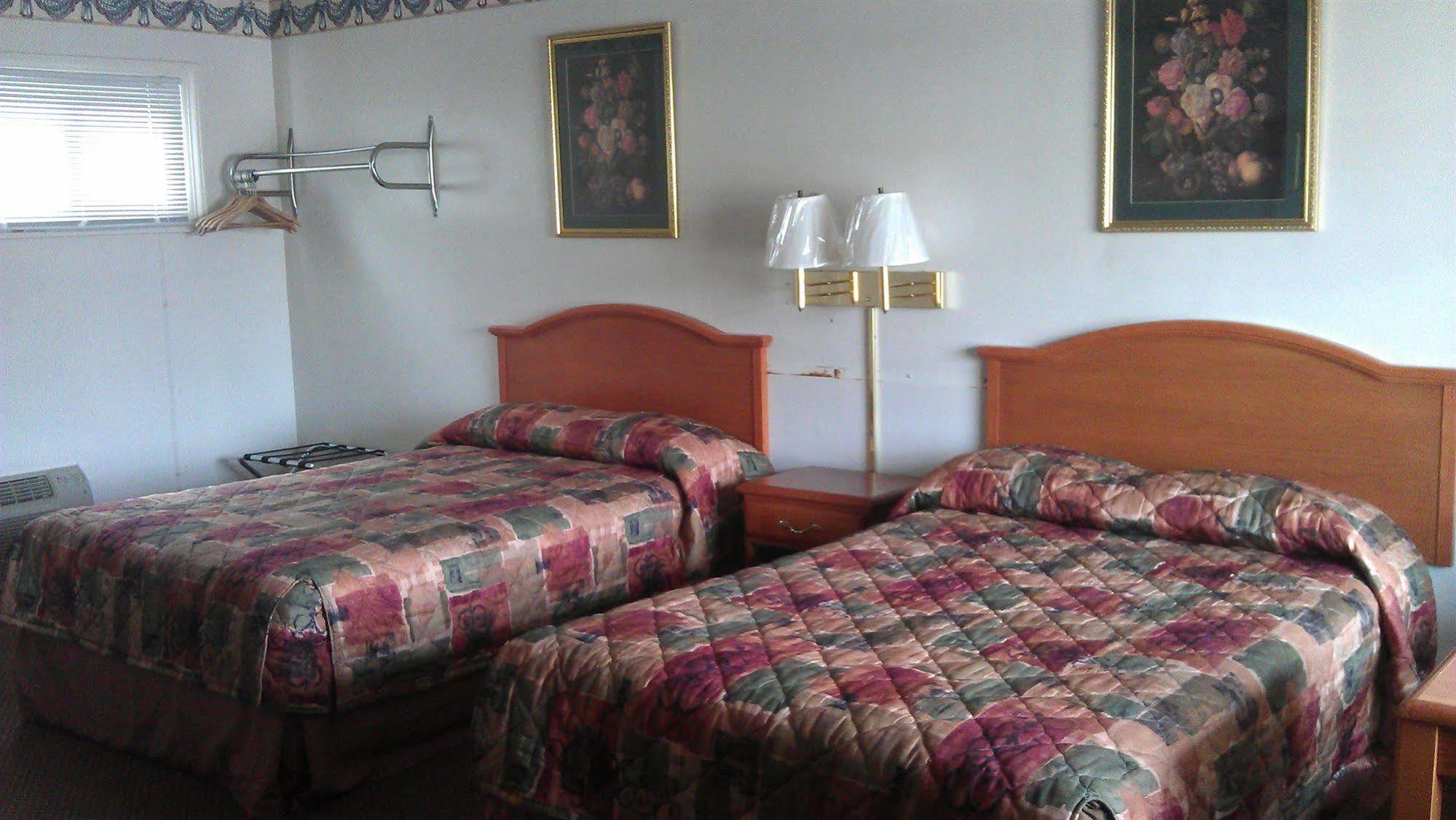 Bassett Motel Γουίλιαμσμπεργκ Εξωτερικό φωτογραφία
