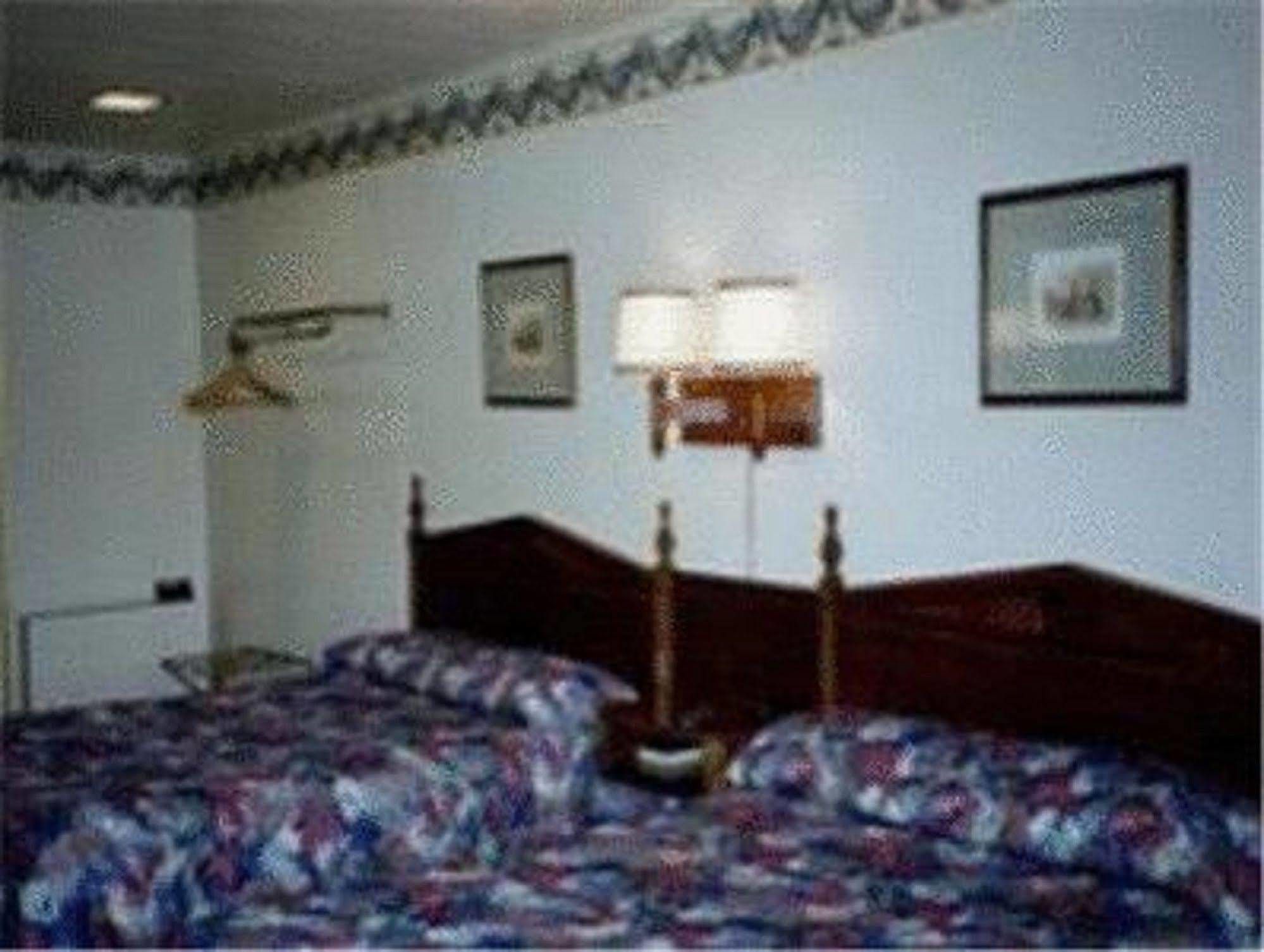Bassett Motel Γουίλιαμσμπεργκ Εξωτερικό φωτογραφία