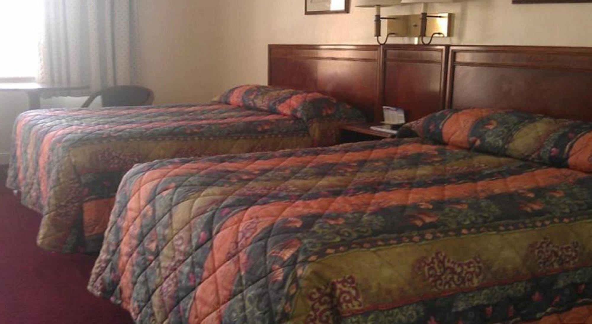 Bassett Motel Γουίλιαμσμπεργκ Εξωτερικό φωτογραφία