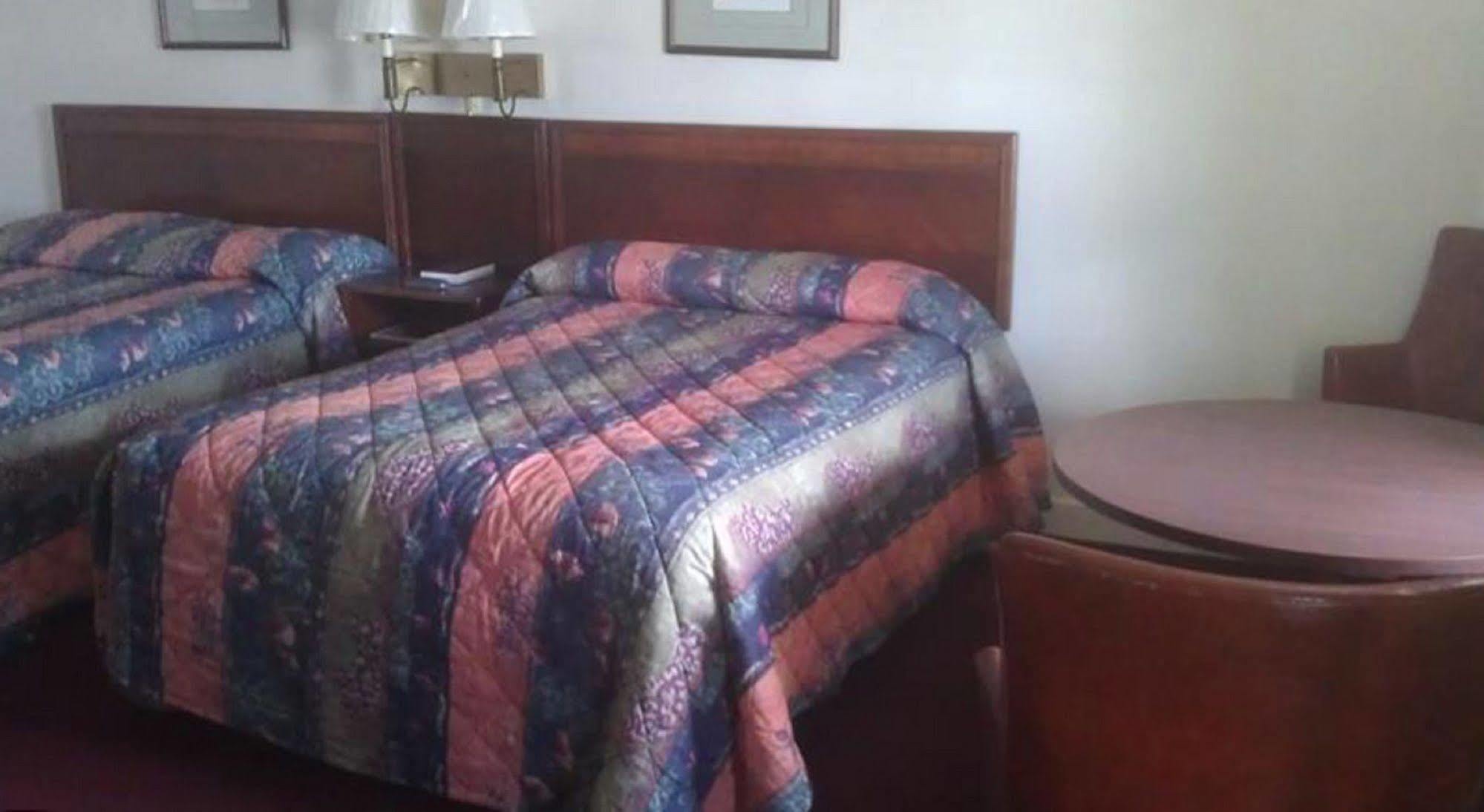 Bassett Motel Γουίλιαμσμπεργκ Εξωτερικό φωτογραφία