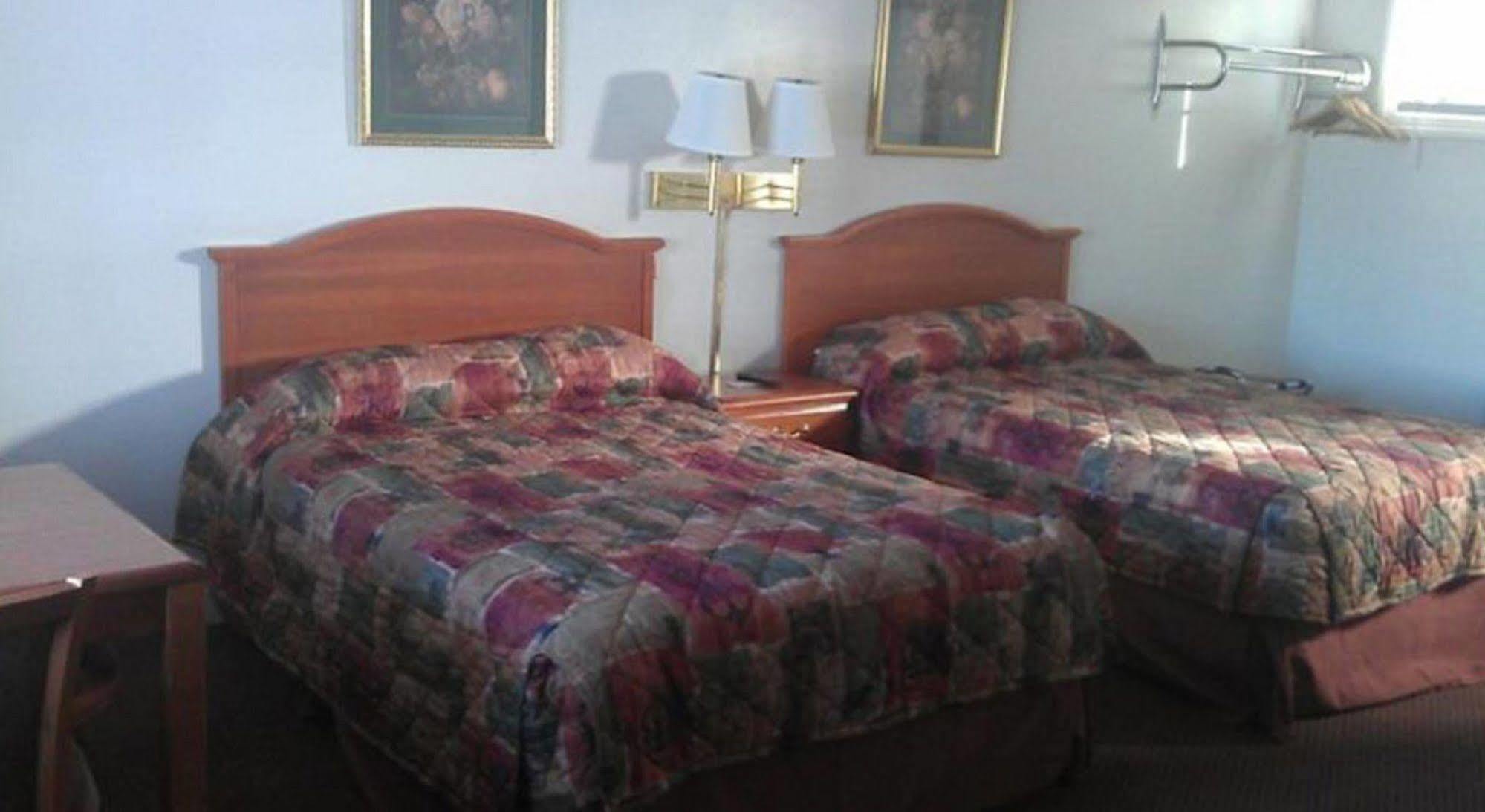 Bassett Motel Γουίλιαμσμπεργκ Εξωτερικό φωτογραφία