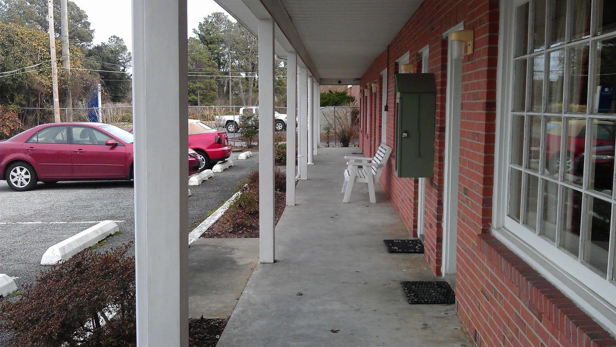 Bassett Motel Γουίλιαμσμπεργκ Εξωτερικό φωτογραφία